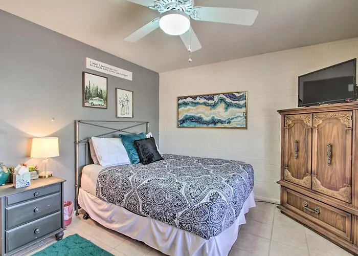 Holiday home Golf Course & Pool Access: Quaint Sun *