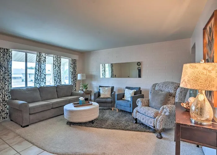 Golf Course & Pool Access: Quaint Sun Holiday home Sun City