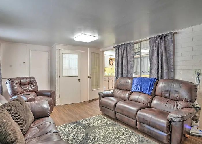 Holiday home Golf Course & Pool Access: Quaint Sun