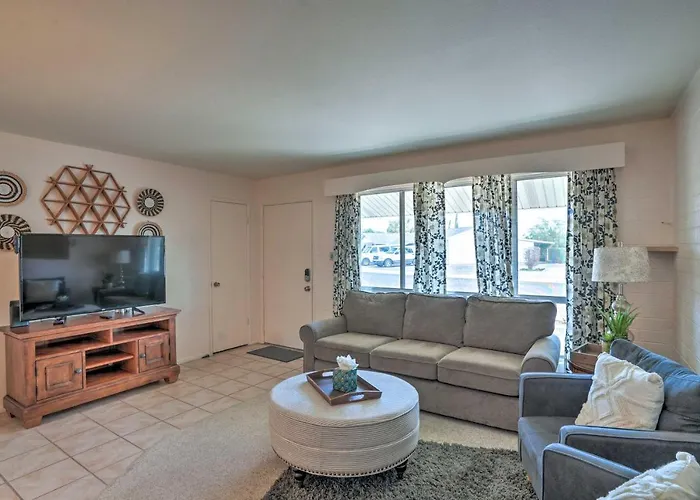 Golf Course & Pool Access: Quaint Sun Holiday home *