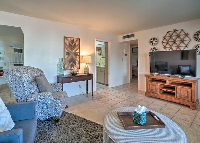 Golf Course & Pool Access: Quaint Sun Holiday home Sun City